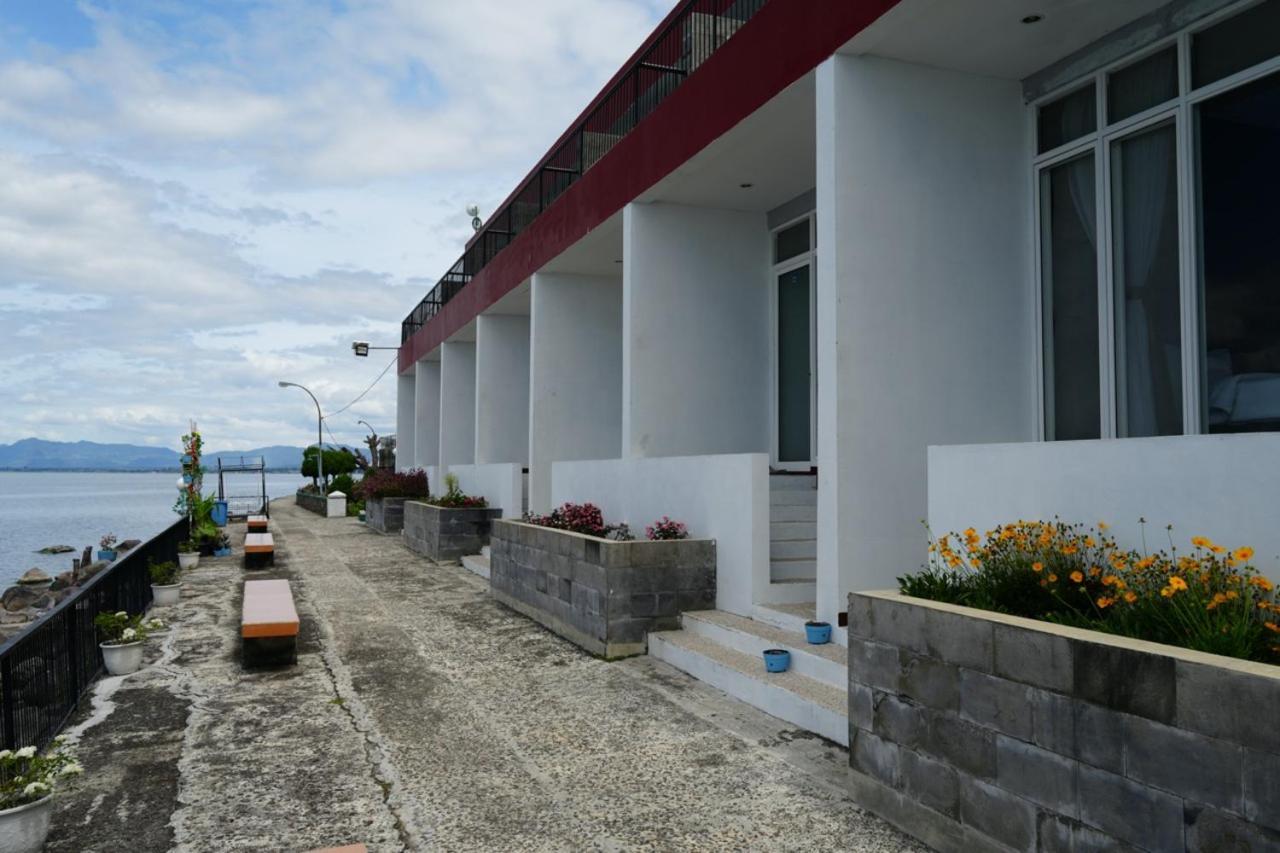 Tiara Bunga Hotel & Villa Balige Exterior foto