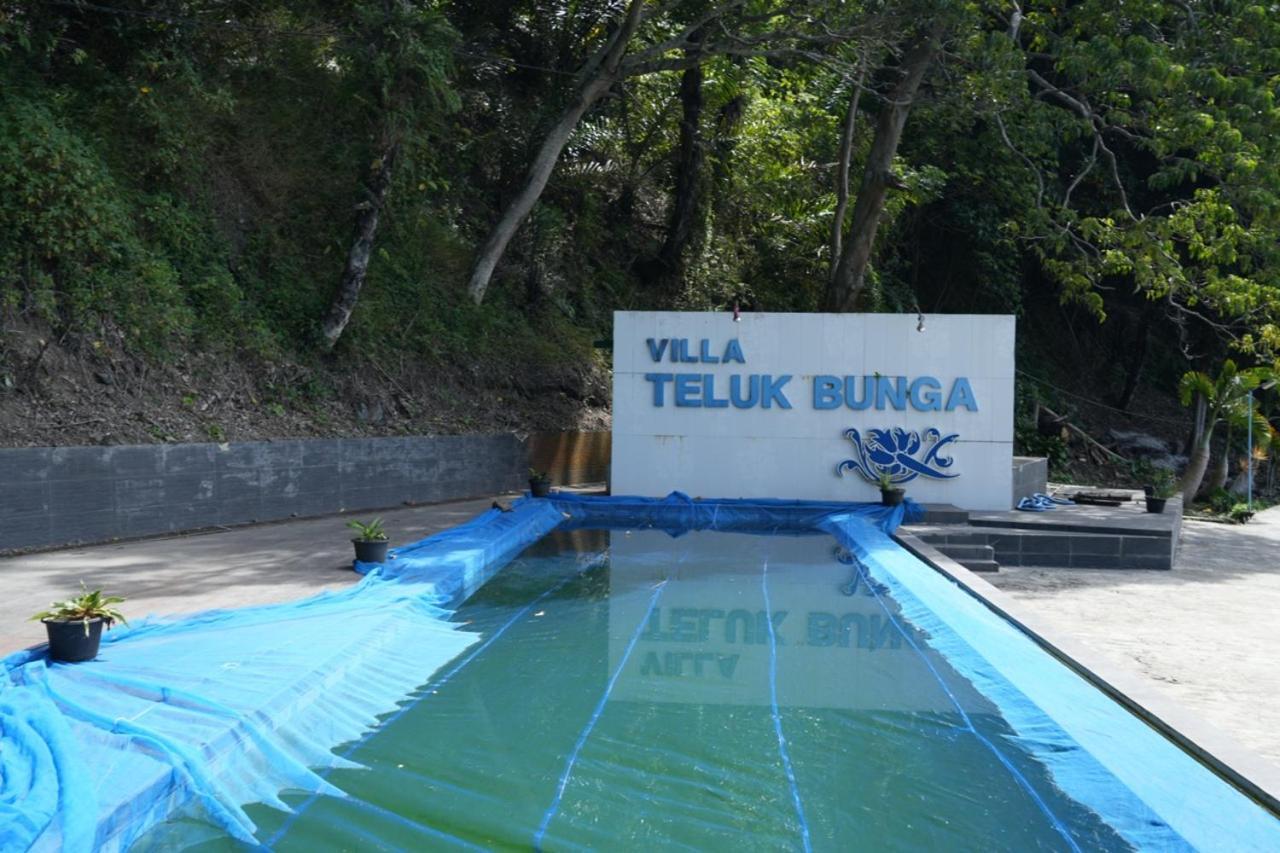 Tiara Bunga Hotel & Villa Balige Exterior foto