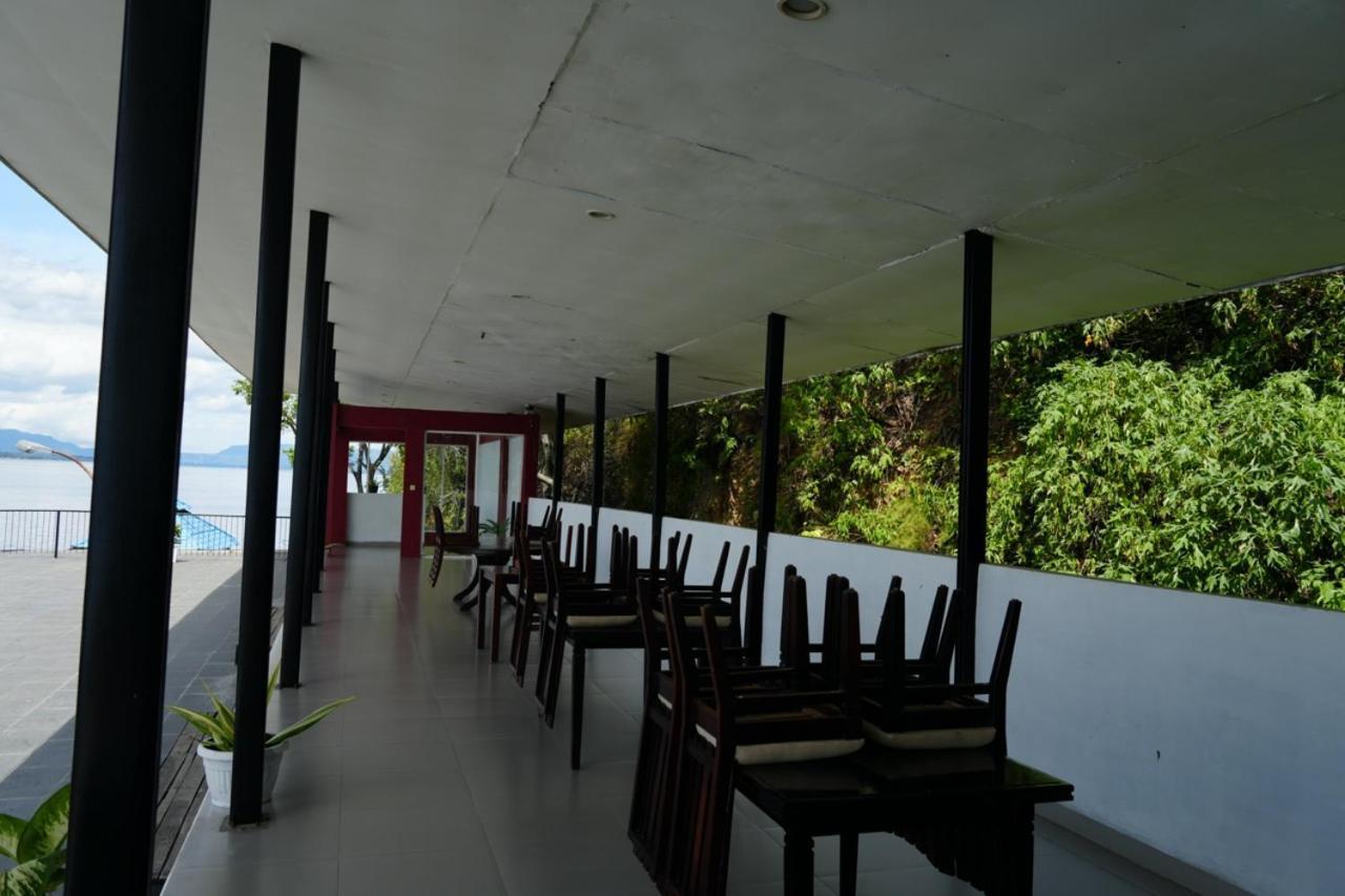 Tiara Bunga Hotel & Villa Balige Exterior foto