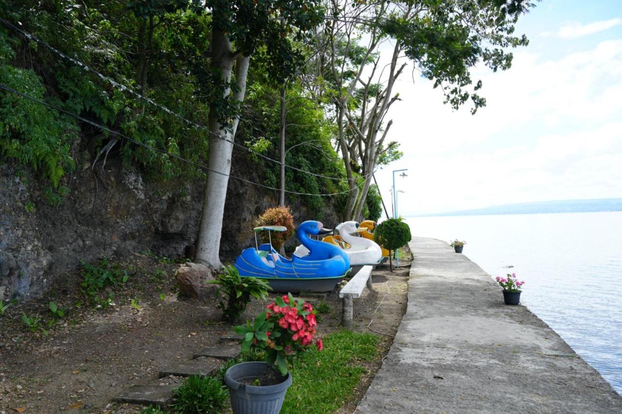 Tiara Bunga Hotel & Villa Balige Exterior foto